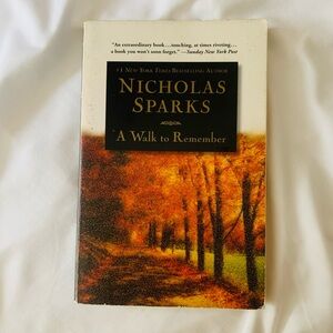 Nicholas Sparks A Walk To Remember Softcover Paperback Story Book Novel